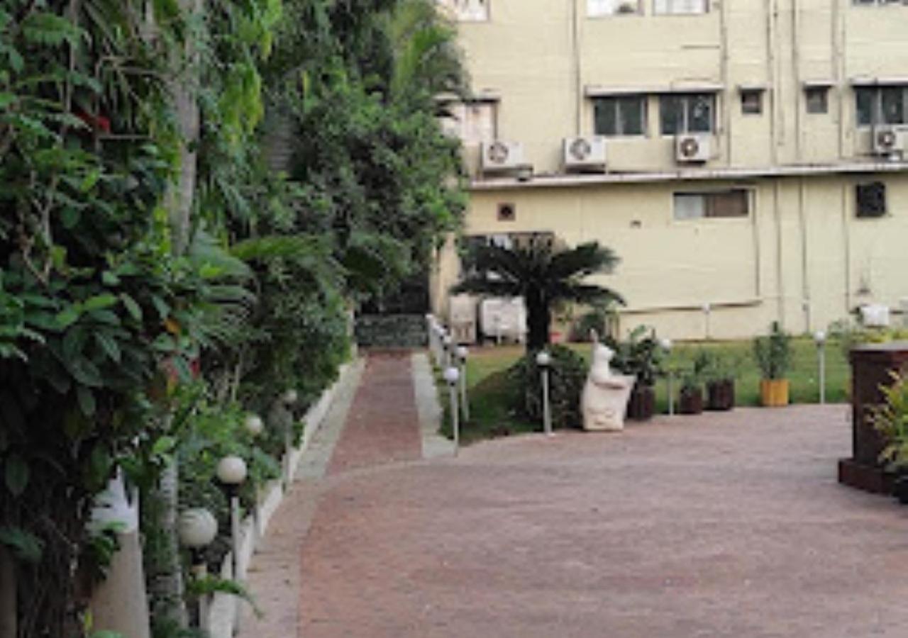 Hotel Blue Paradise Chandrapur Eksteriør bilde