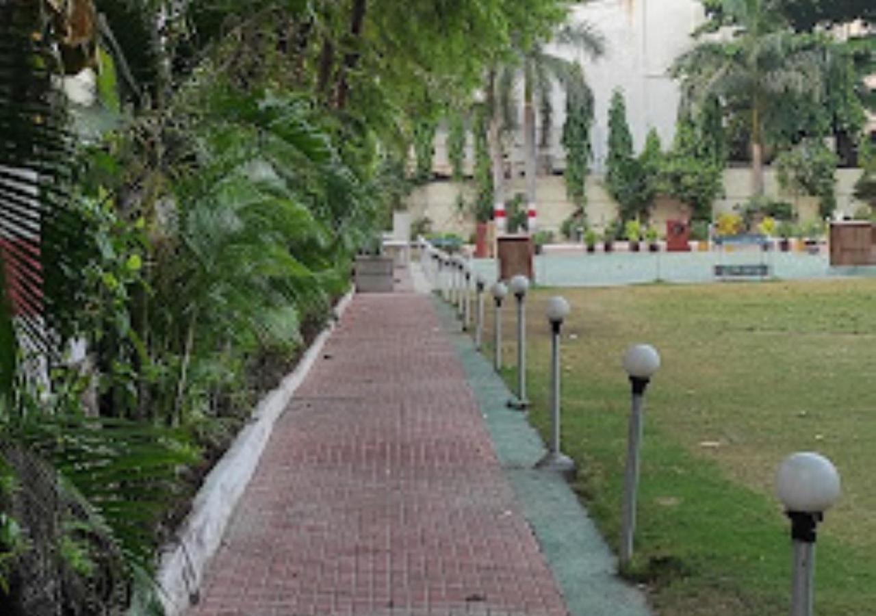 Hotel Blue Paradise Chandrapur Eksteriør bilde